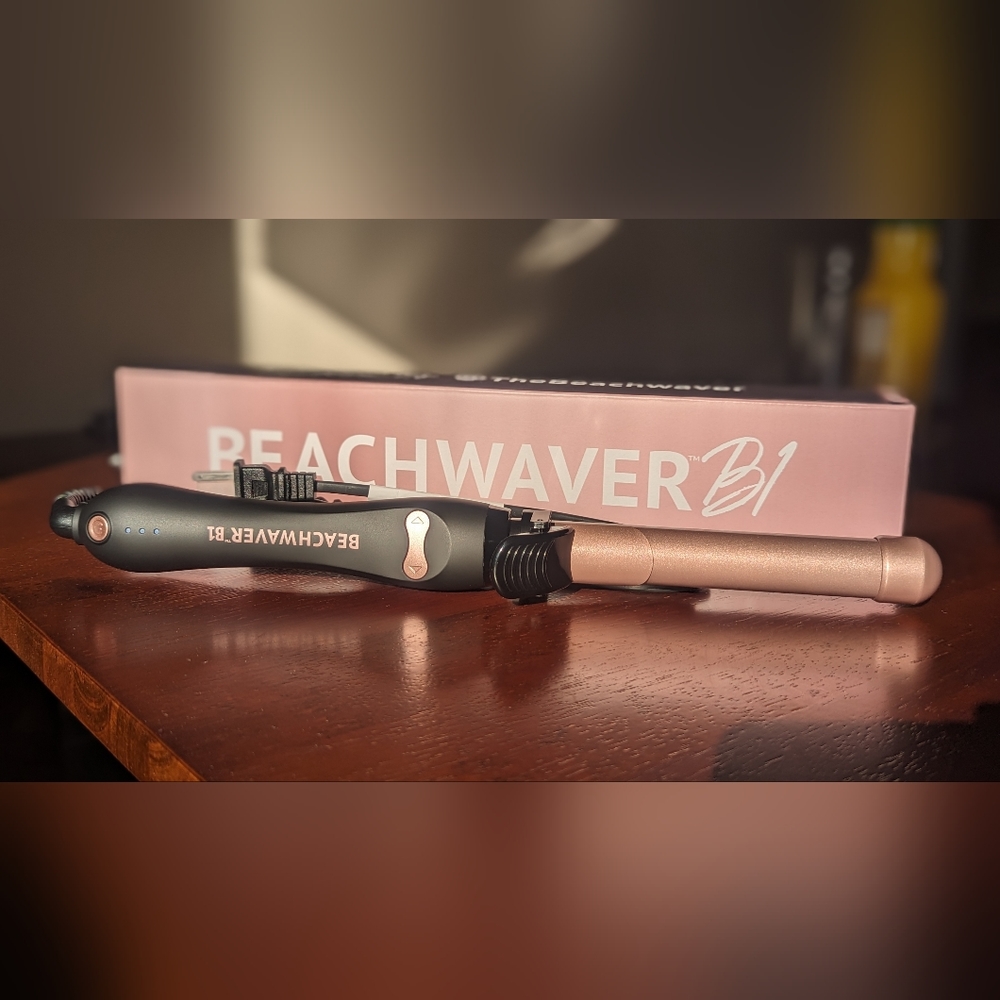 Brand new in box Beachwaver B1